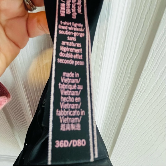 Victoria’s Secret T-shirt lightly lined wireless Black Women's Intimate Bra - Picture 5 of 5